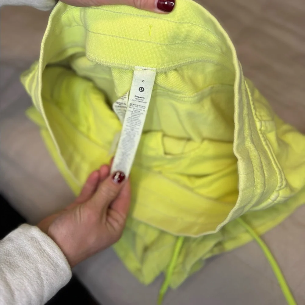 Lululemon inner glow HR Short 3”